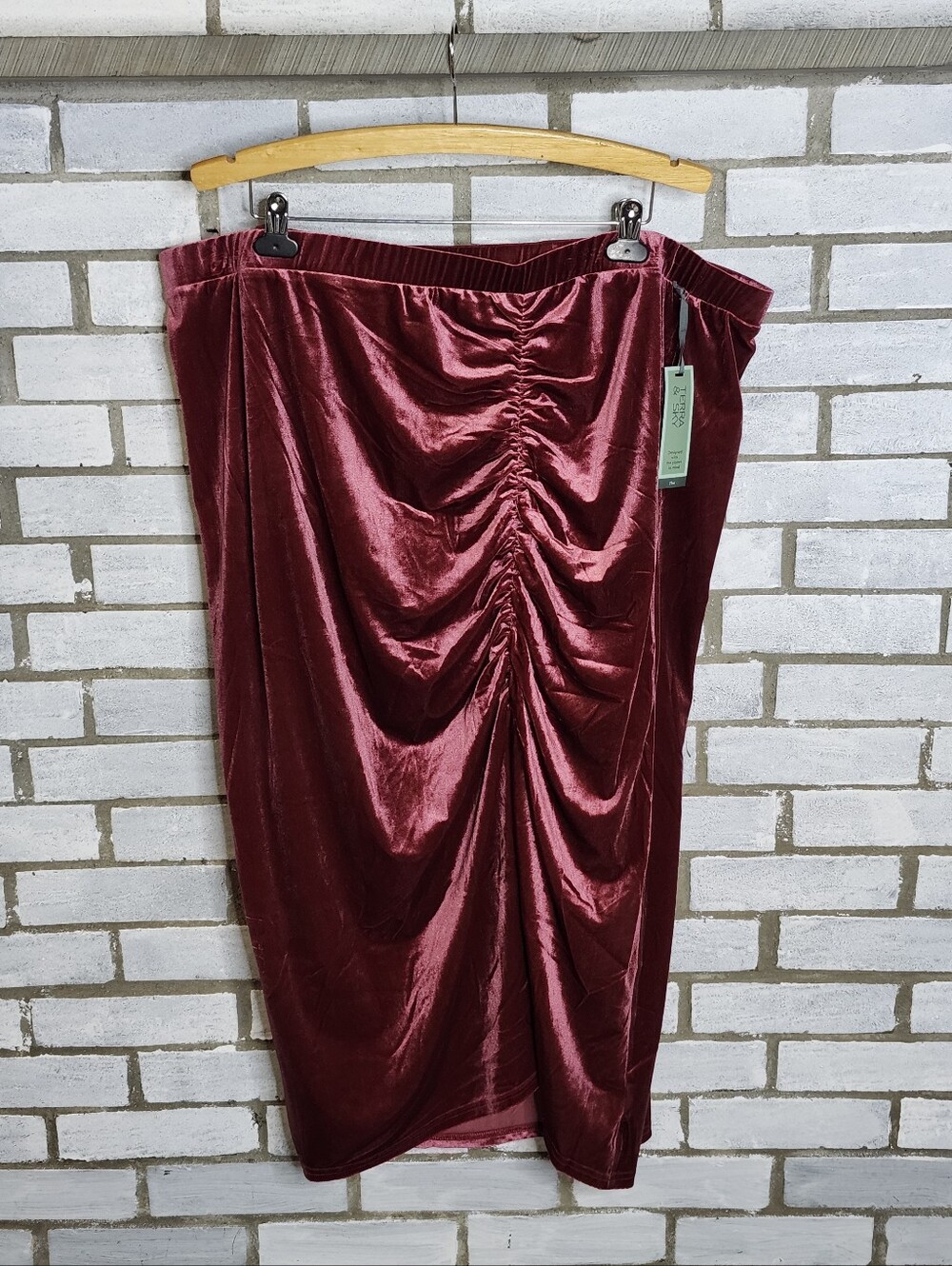 • NWT Terra & Sky Pull-On Velvet Midi Skirt W/ Slit Plus Sz 3X Sparkling Merlot